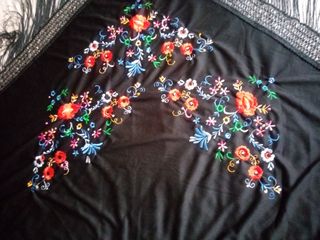 Mantón bordado 