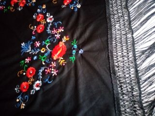 Mantón bordado 