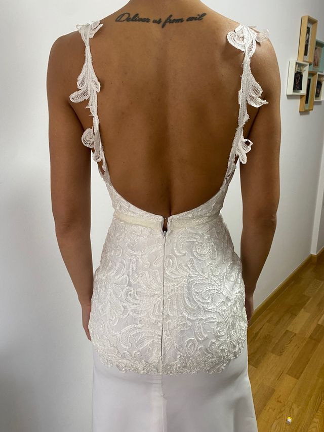Vestido de novia con escote espalda