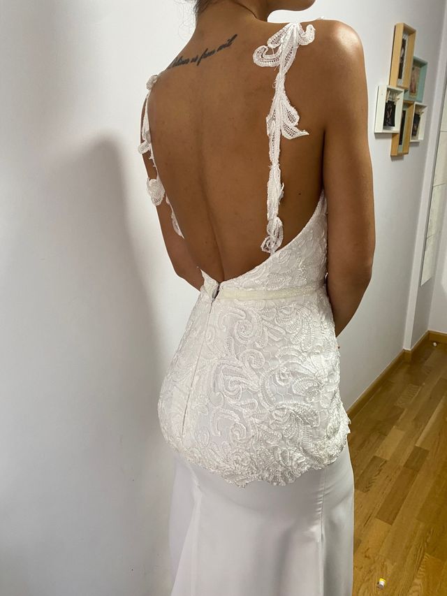 Vestido de novia con escote espalda