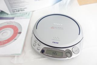SONY DISCMAN D-NF611 MP3 & RADIO FM/AM Atrac3plus