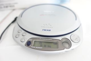 SONY DISCMAN D-NF611 MP3 & RADIO FM/AM Atrac3plus