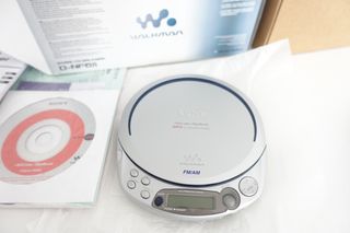 SONY DISCMAN D-NF611 MP3 & RADIO FM/AM Atrac3plus