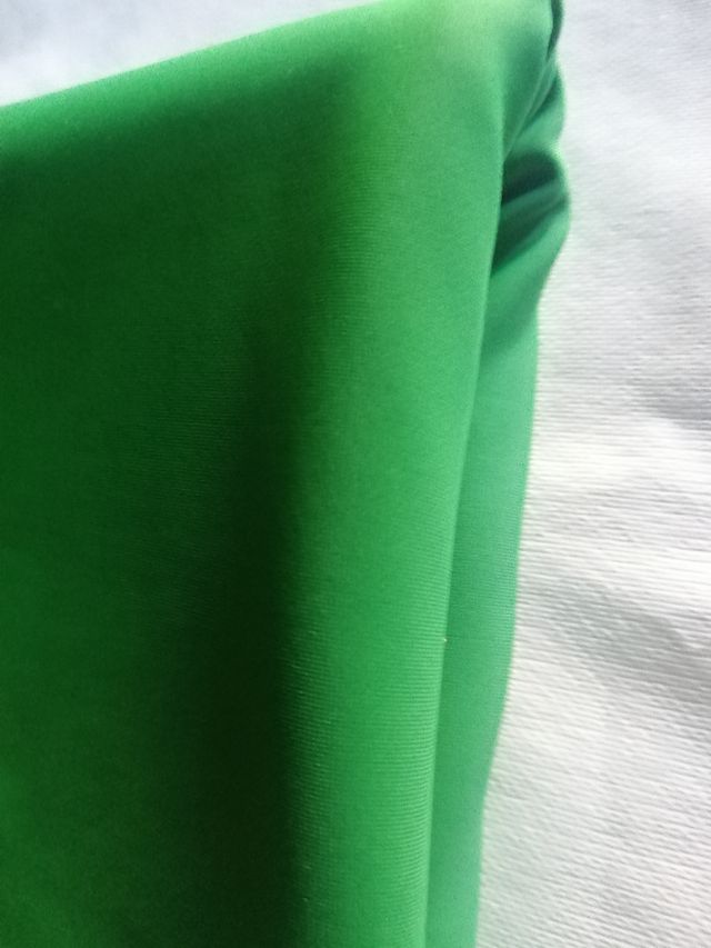 Corte de tela de lycra