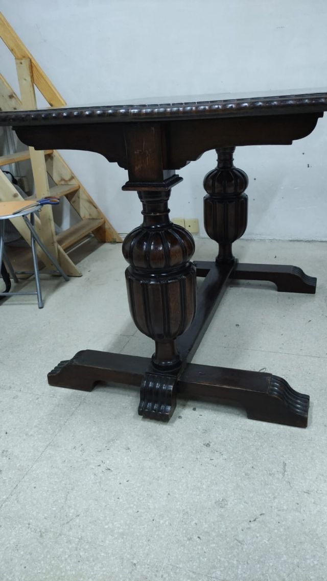 Mesa antigua de madera