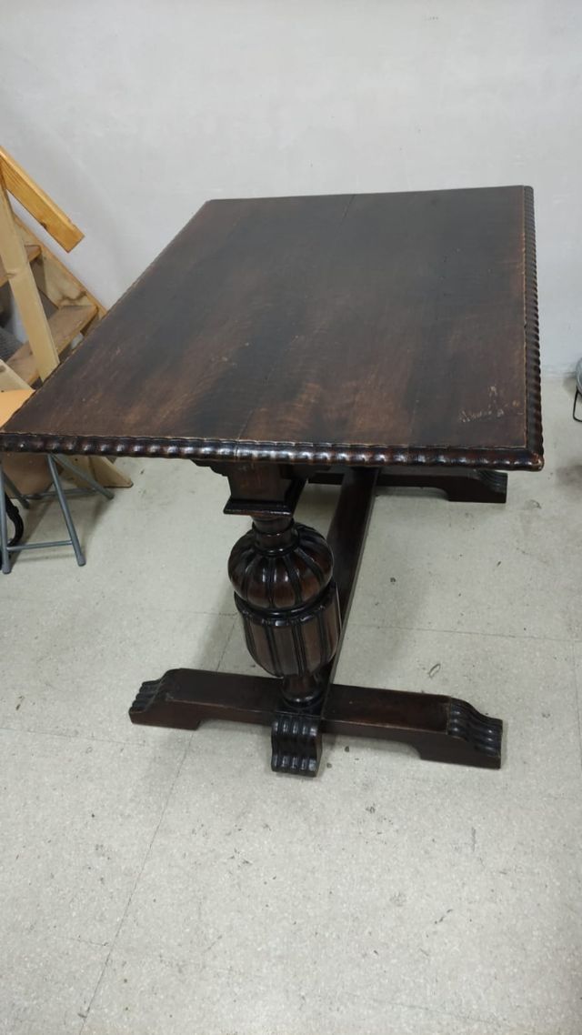 Mesa antigua de madera