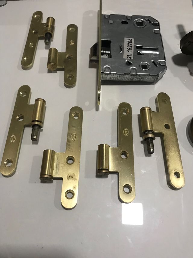 Manilla puerta (derecha) más pestillos