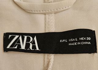 Gabardina beige zara. Talla L