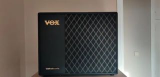 Amplificador VOX VT100X + Pedal VFS-5