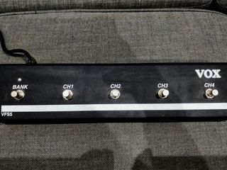Amplificador VOX VT100X + Pedal VFS-5