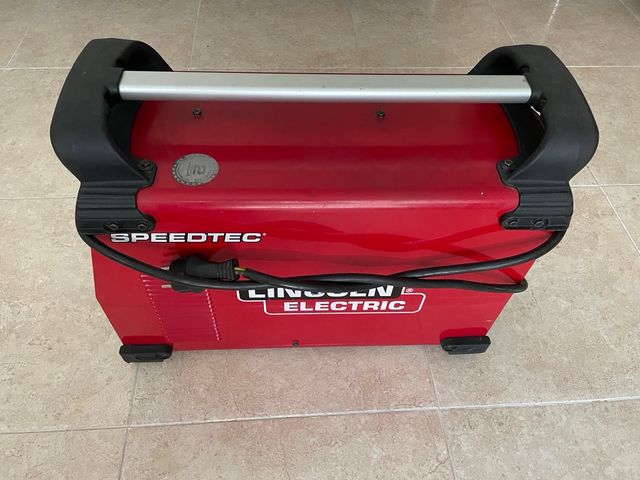 Soldador Lincoln Electric SPEEDTEC 200C