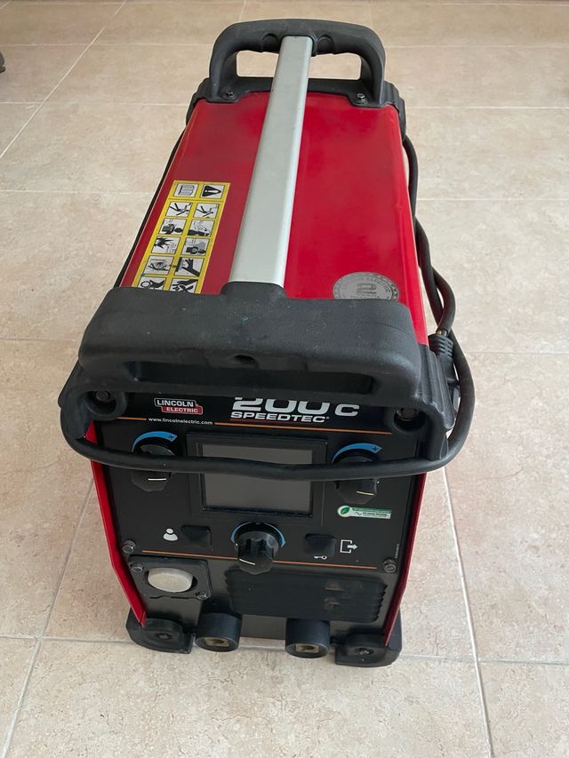 Soldador Lincoln Electric SPEEDTEC 200C