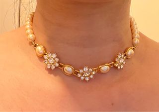 Collar vintage dorado perlas cristales blancos 