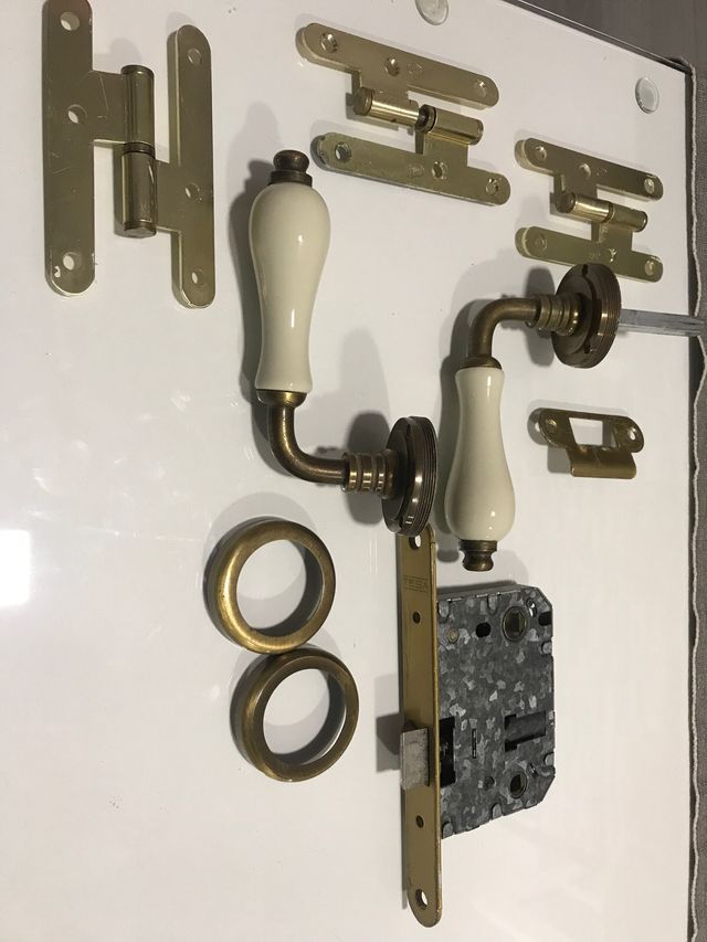 manillas puerta con bisagras (izquierda)