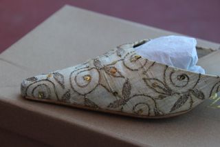 Zapato / Sandalia de punta tacón bajo color beige