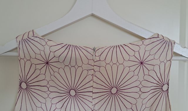 VESTIDO ROBERTO VERINO CRUDO BORDADO FLORES LILA