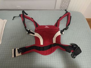 Mochila bebé manduca.