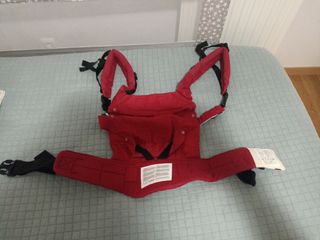 Mochila bebé manduca.