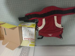 Mochila bebé manduca.