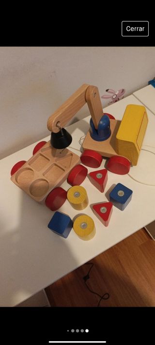 Camión grúa de madera