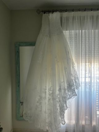 vestido novia aire barcelona y velo 