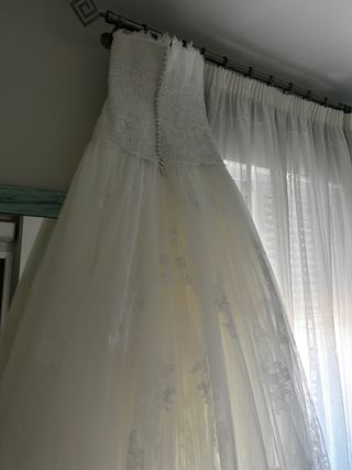 vestido novia aire barcelona y velo 