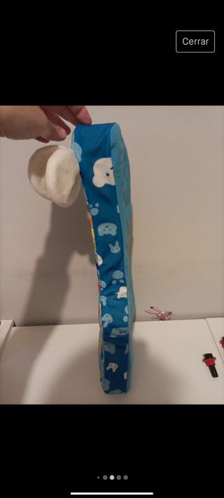 Guitarra de  peluche musical