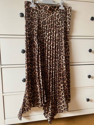 Falda Midi plisada estampado leopardo Zara