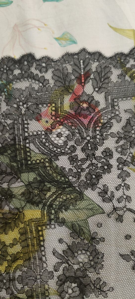 Preciosa mantilla negra de Chantillí