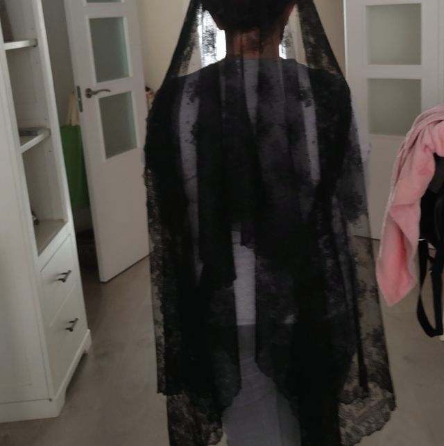 Preciosa mantilla negra de Chantillí