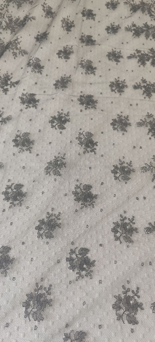 Preciosa mantilla negra de Chantillí
