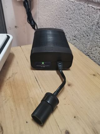 Alimentatore per frigorifero portatile.