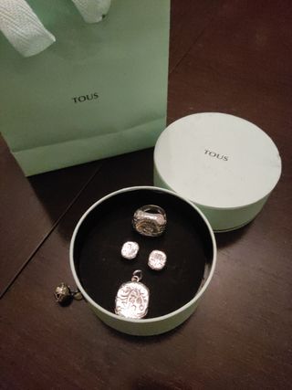 Anillo, pendientes y colgante Tous