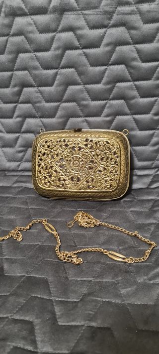 Bolso de noche metal dorado