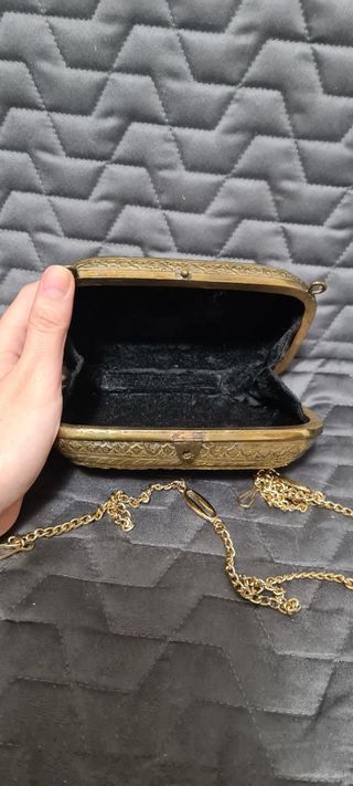 Bolso de noche metal dorado