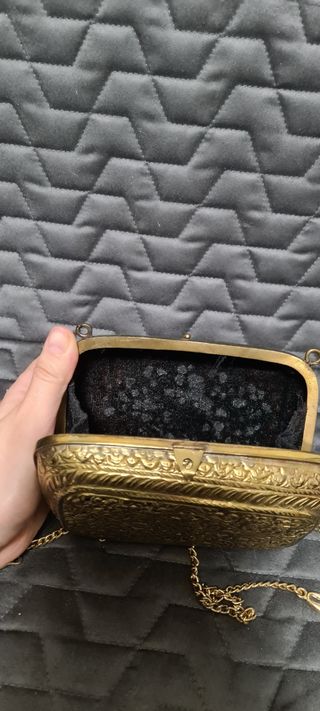 Bolso de noche metal dorado