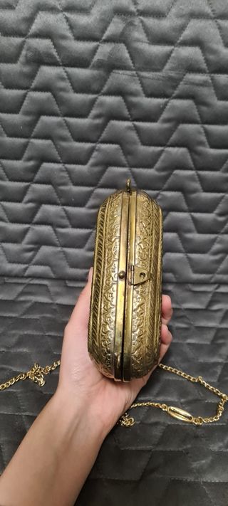 Bolso de noche metal dorado