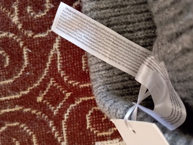 Berretto unisex a costine grigio 