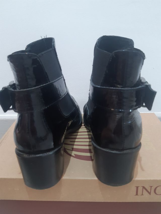 Botines de piel de laca