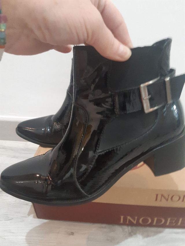 Botines de piel de laca