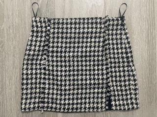 Falda marca Zara con apertura lateral