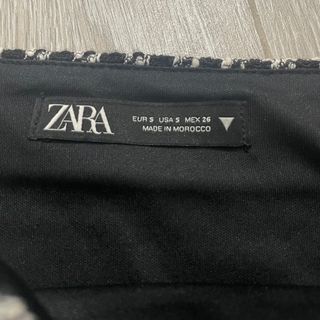 Falda marca Zara con apertura lateral