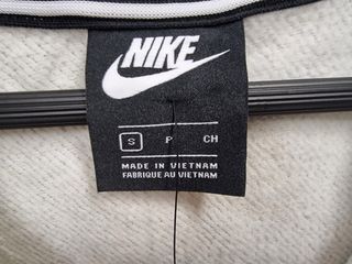 chaqueta NIKE de capucha para mujer