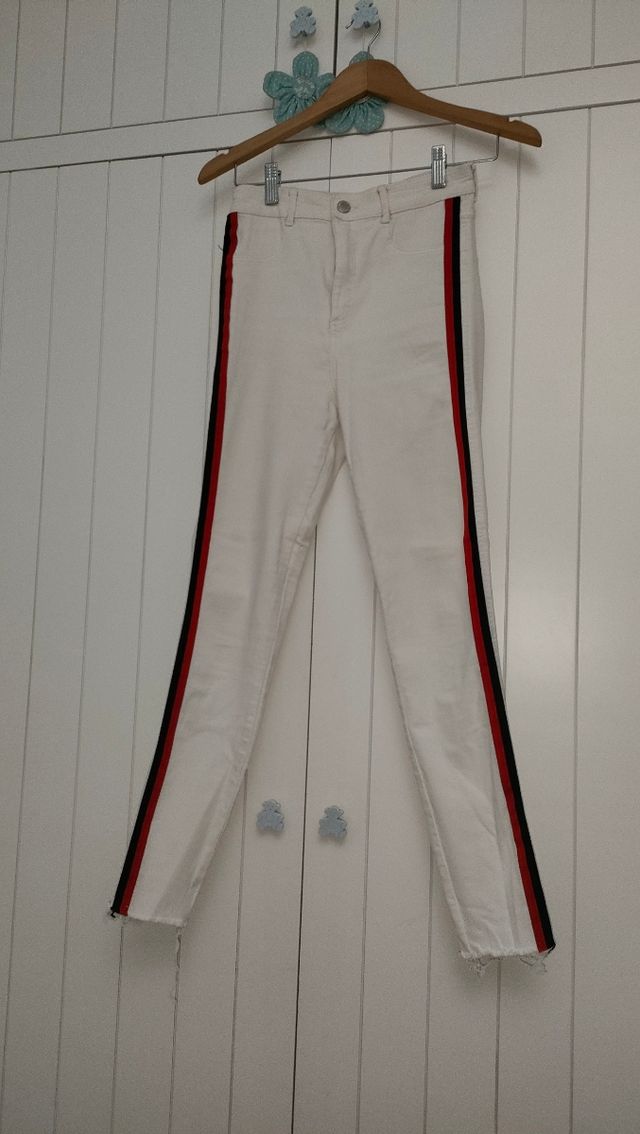 Pantalón blanco pitillo de Zara