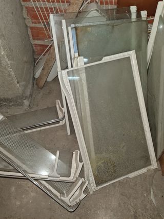 Bandejas y botelleros nevera