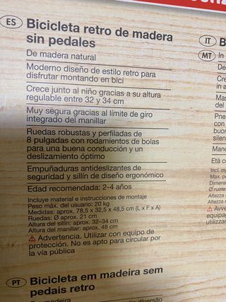 Bicicleta retro de madera sin pedales
