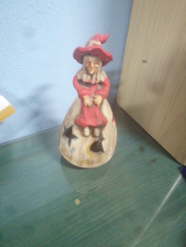 Figura adorno brujita
