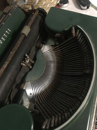 Maquina de escribir Hispano Olivetti Studio 46