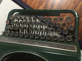 Maquina de escribir Hispano Olivetti Studio 46