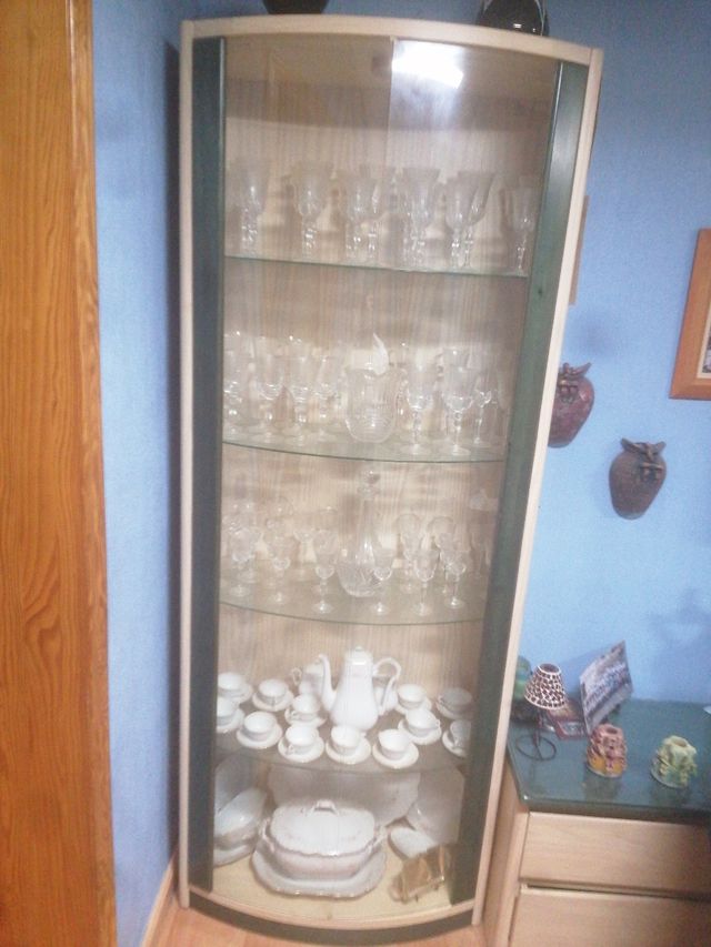 Bitrina cristal. Con cristaleria y vajil